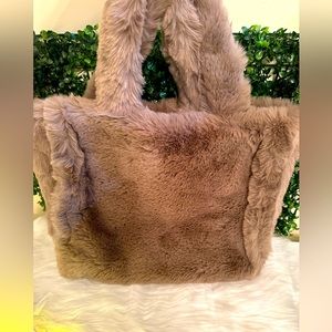 FLUFFY TOTE 👜 BAG